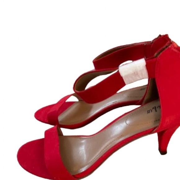 Red heels, size 12, beautiful shoes! YES sz 12!​ Paycee is pretty!​ - Picture 2 of 8